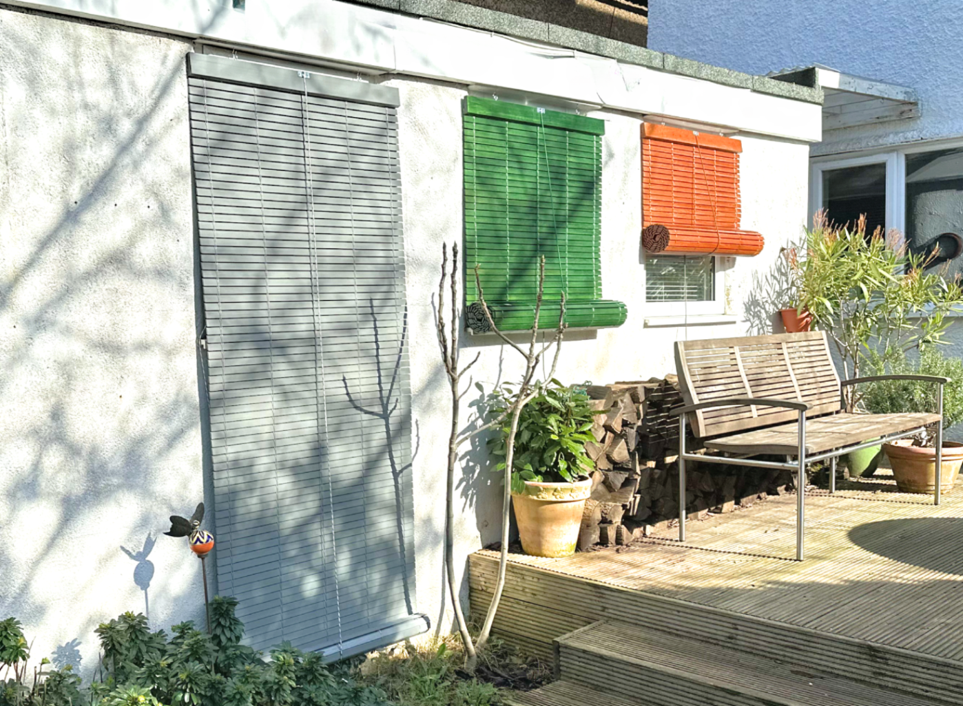 Outdoor wooden roller blinds