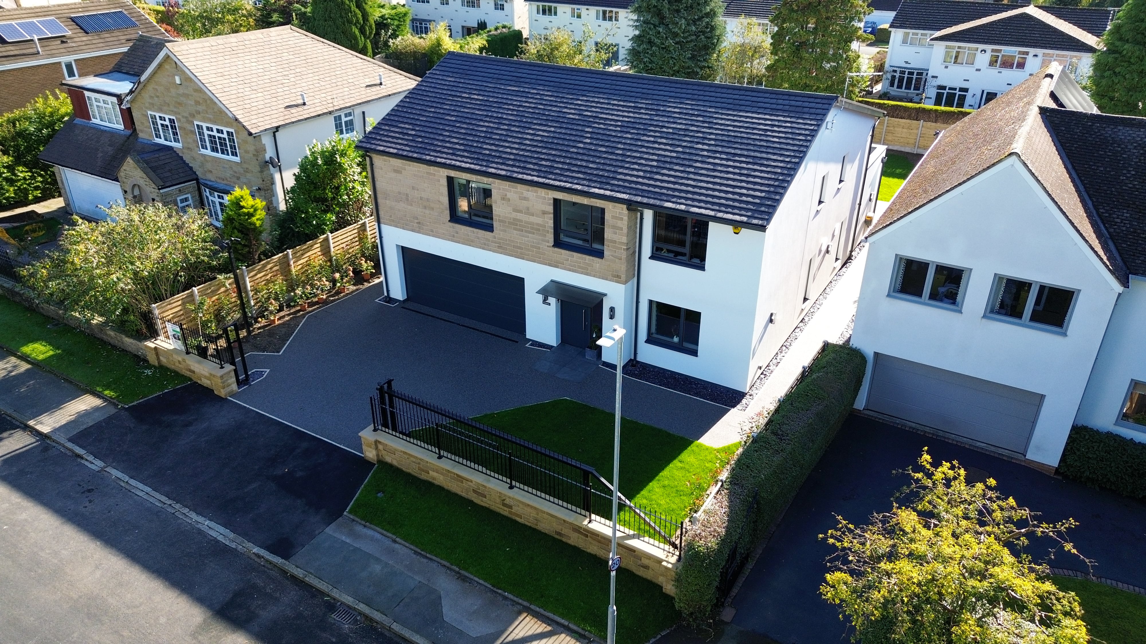 6 Foxhill Drive External 05 min