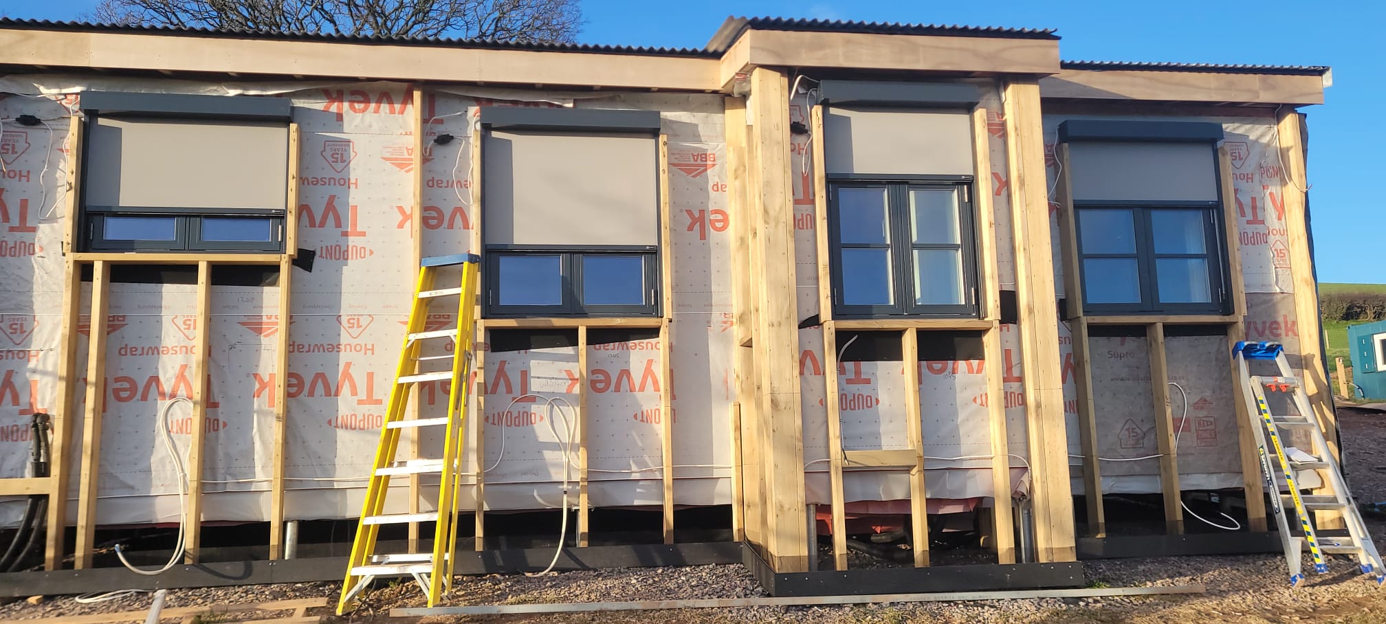 External zip screens